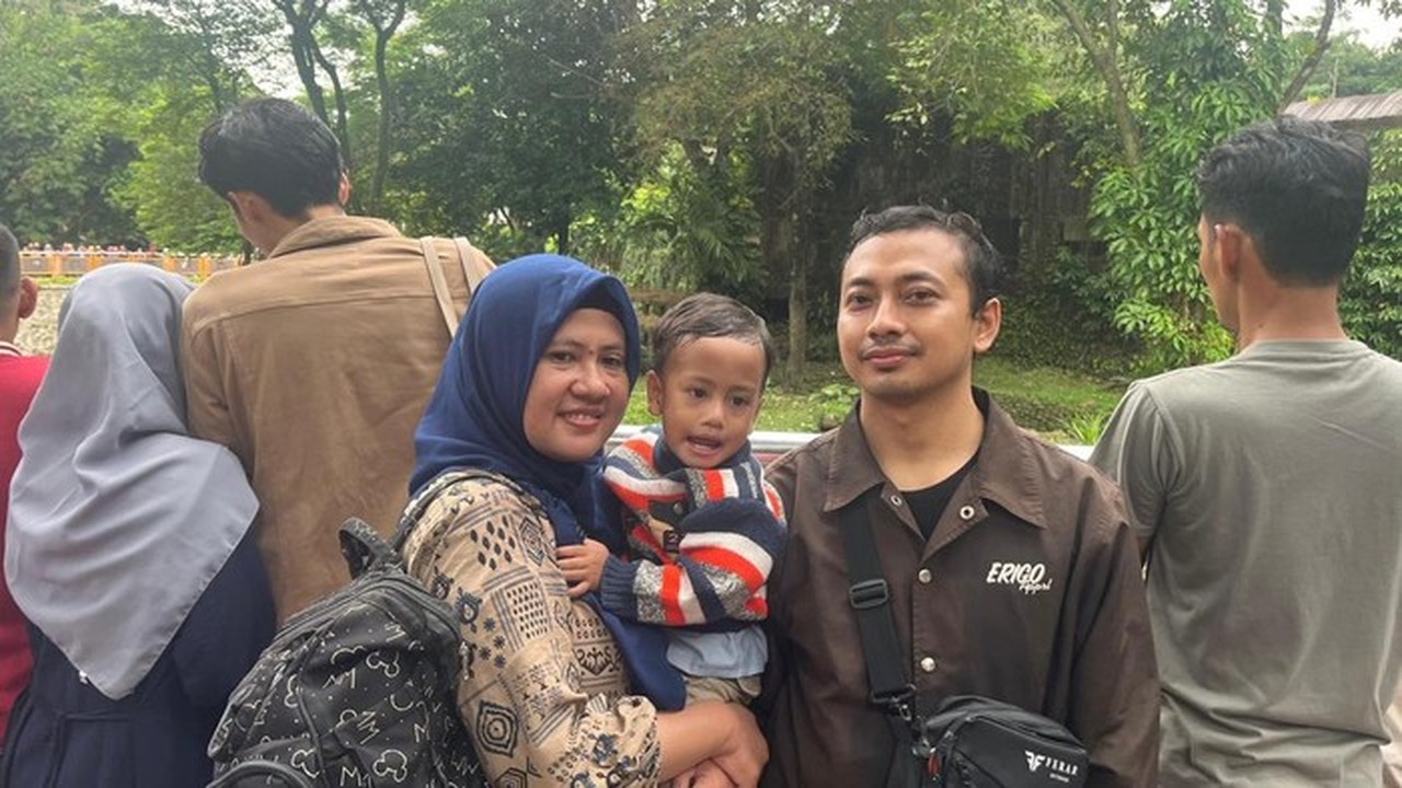 Foto: Pengunjung Taman Margasatwa Ragunan Asal Cibitung, Bekasi, Kiki (41). (rumondang/detikcom)