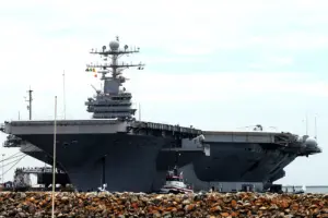 Kapal Induk Nuklir AS Pamer Kekuatan di Depan Iran, Trump Ancam Serangan Lebih Dahsyat dari Juni 2025