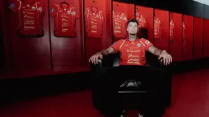 Shayne Pattynama Resmi Gabung Persija, Teken Kontrak Panjang