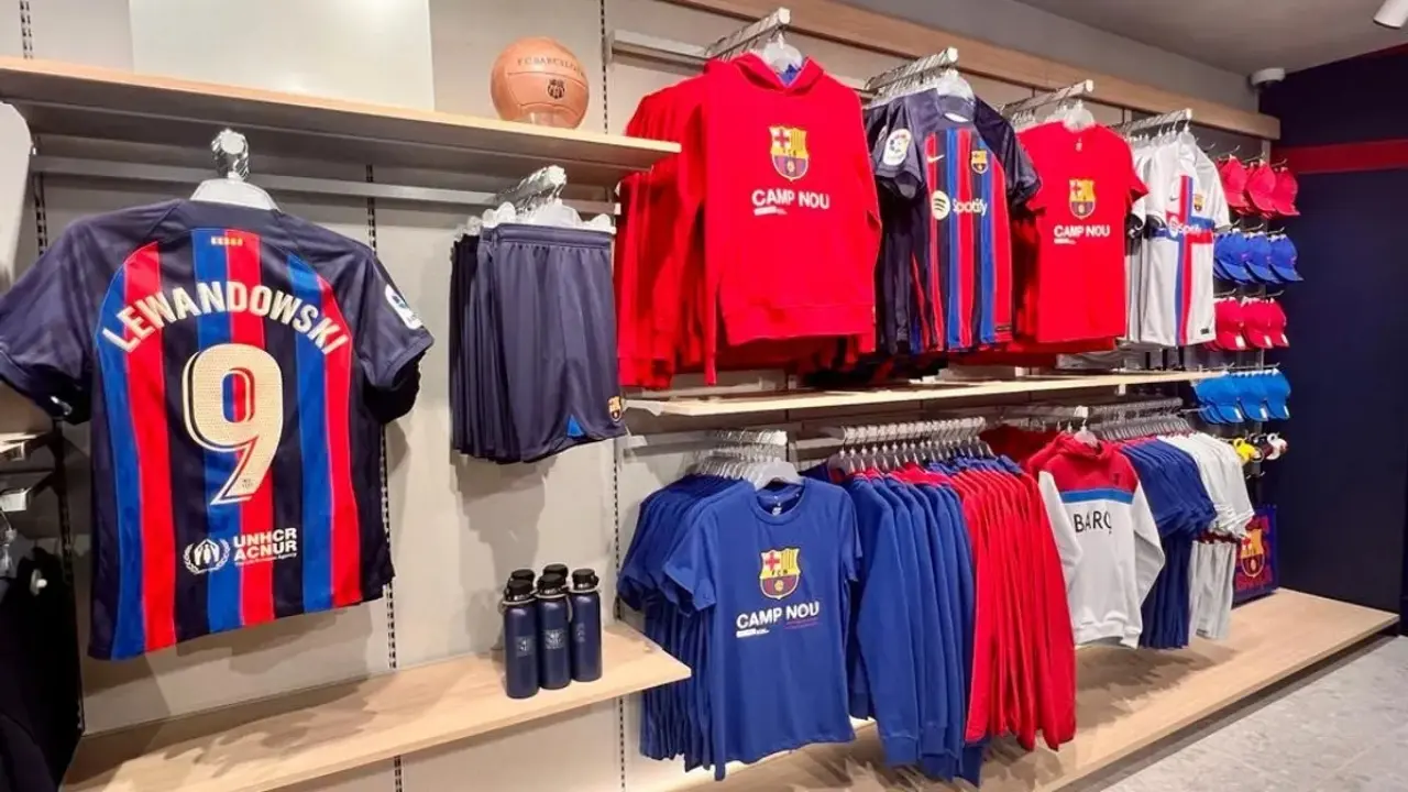 Barcelona Alami Kerugian Empat Juta Euro Ratusan Ribu Pakaian Menumpuk Di Gudang