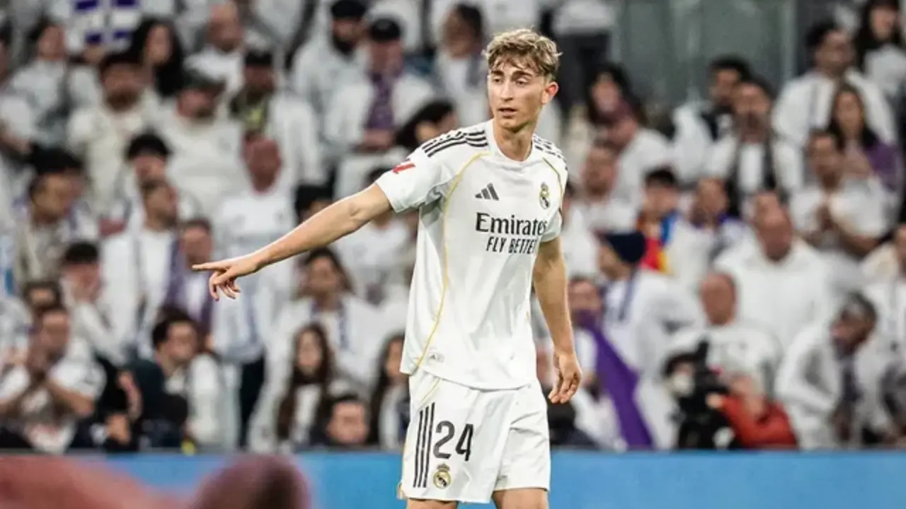 Dean Huijsen Minta Maaf Usai Repost Unggahan Rasis Di Instagram