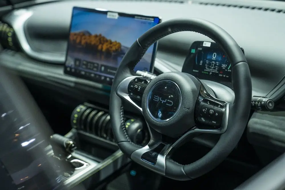 Fitur Keselamatan Aktif Byd Atto 3 Yang Diakses Melalui Panel Digital