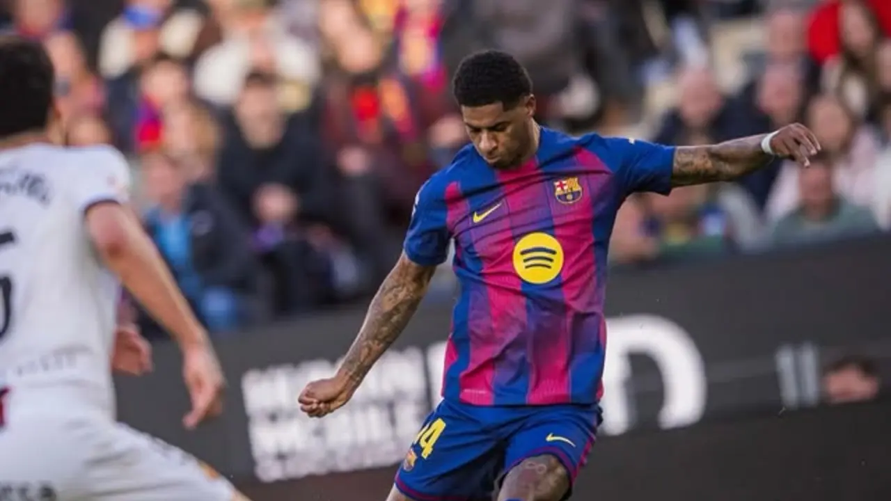 Hansi Flick Desak Barcelona Permanenkan Marcus Rashford Opsi Beli 30 Juta Jadi Kunci