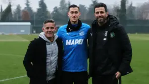 John Herdman Temui Jay Idzes di Sesi Latihan Sassuolo, Isyarat Peran Penting di Timnas Indonesia