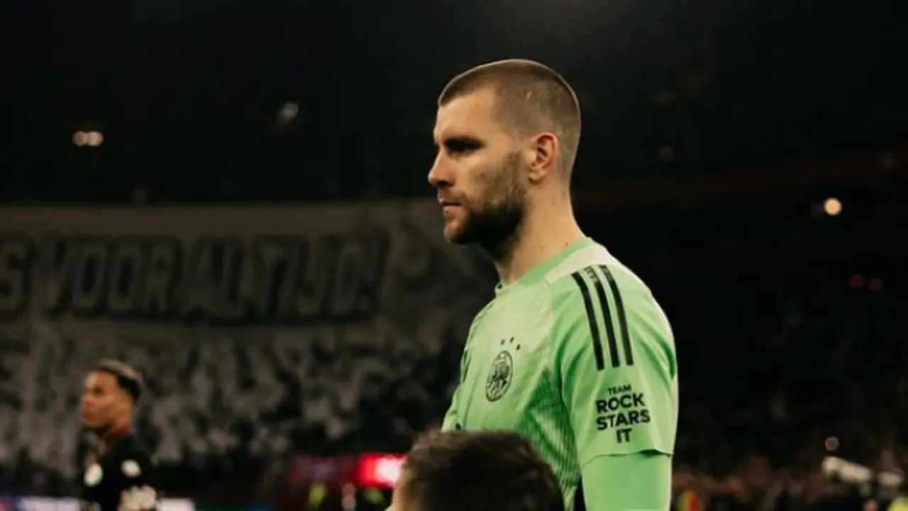 Maarten Paes Catat Rating Apik Saat Debut Bersama Ajax Amsterdam Kontra Nec Nijmegen