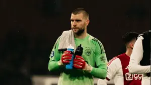 Maarten Paes Jadi Pilihan Utama Ajax Amsterdam, Kiper Ketiga Akui Kecewa