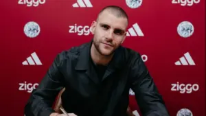 Maarten Paes Jalani Latihan Perdana di Ajax, Siap Debut Akhir Pekan Ini
