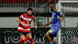 Madura United Tahan Imbang Arema FC Berkat Gol Mendonca di Menit Akhir