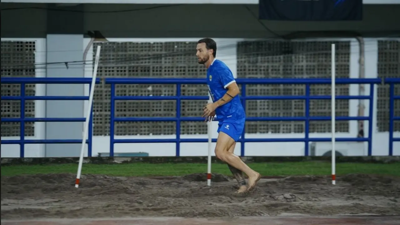 Marc Klok Kembali Ke Latihan Persib Bandung Siap Hadapi Sisa Super League