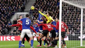 Michael Carrick Puji Kualitas Senne Lammens, Sebut Mirip Edwin van der Sar