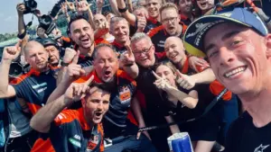 Pedro Acosta Menang Sprint MotoGP Thailand 2026 secara Dramatis Usai Marc Márquez Dihukum Penalti