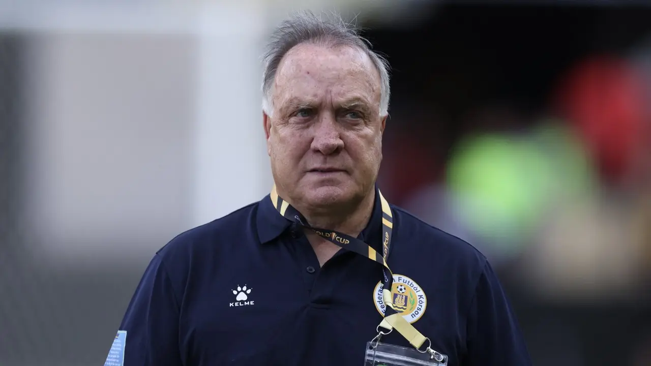 Pelatih Veteran Dick Advocaat Resmi Mundur Dari Timnas Curacao Karena Faktor Keluarga