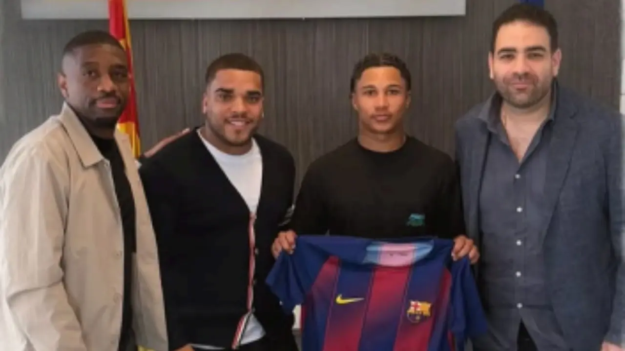 Resmi Berseragam Barcelona Ajay Tavares Foto Perdana Usai Teken Kontrak