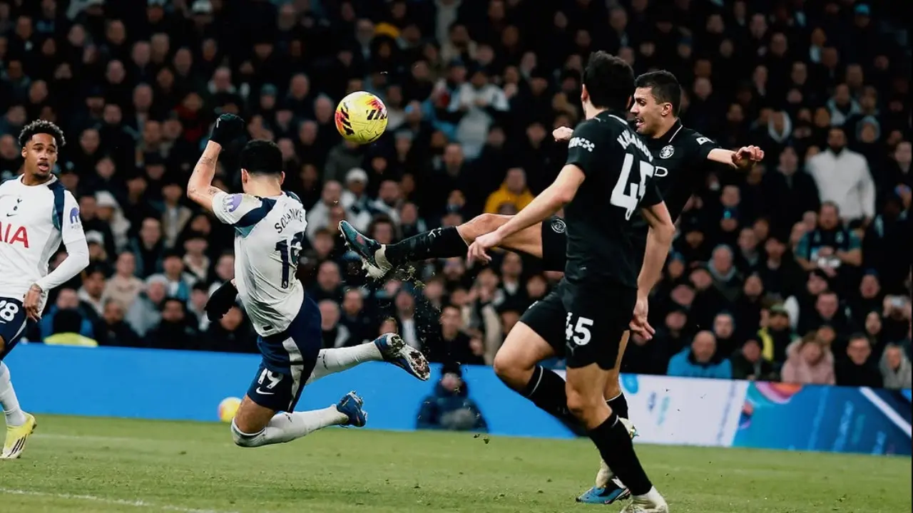 Tottenham Hotspur Vs Manchester City Berakhir 2 2 Gol Kontroversial Solanke Warnai Drama