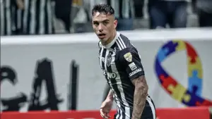 Valencia Selangkah Lagi Amankan Renzo Saravia Secara Gratis dari Atletico Mineiro