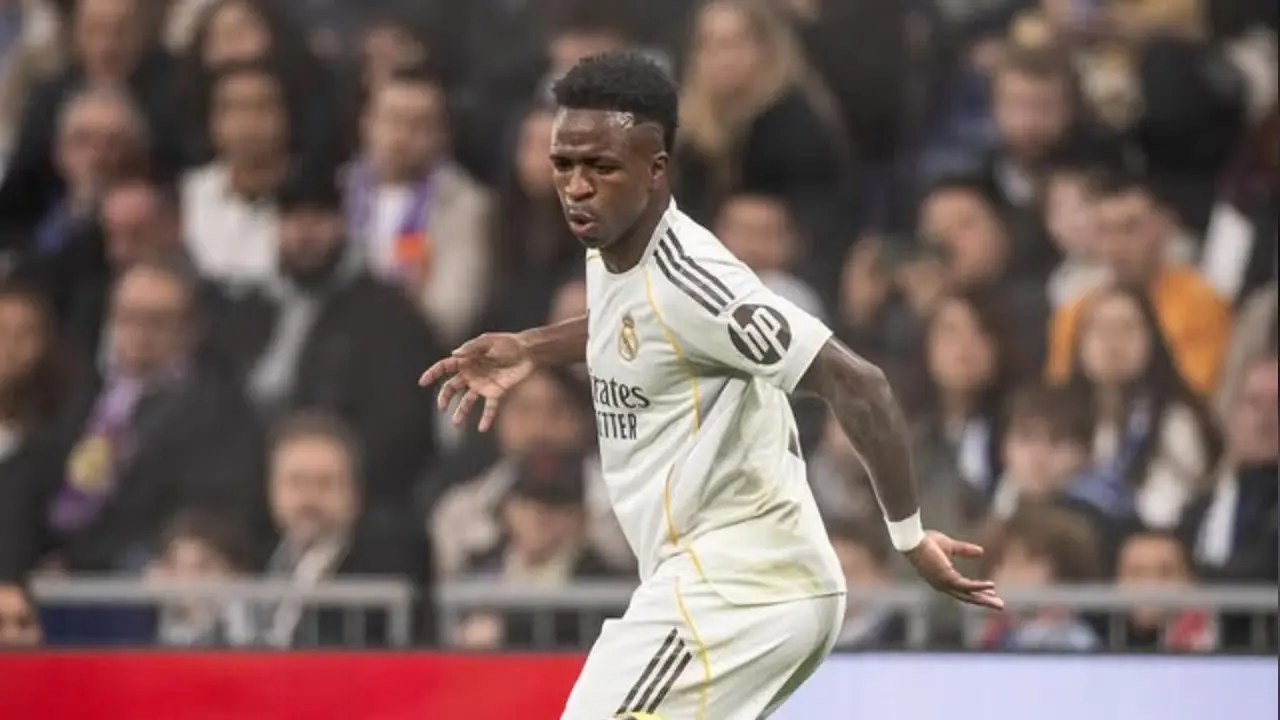 Vinicius Junior Beri Dukungan Pada Ronald Araujo Selama Masa Sulit Via Telepon