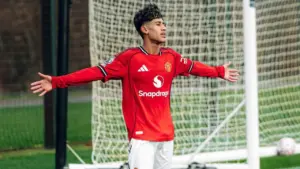 Wonderkid Manchester United JJ Gabriel Jalani Debut Latihan Tim Utama di Bawah Asuhan Michael Carrick