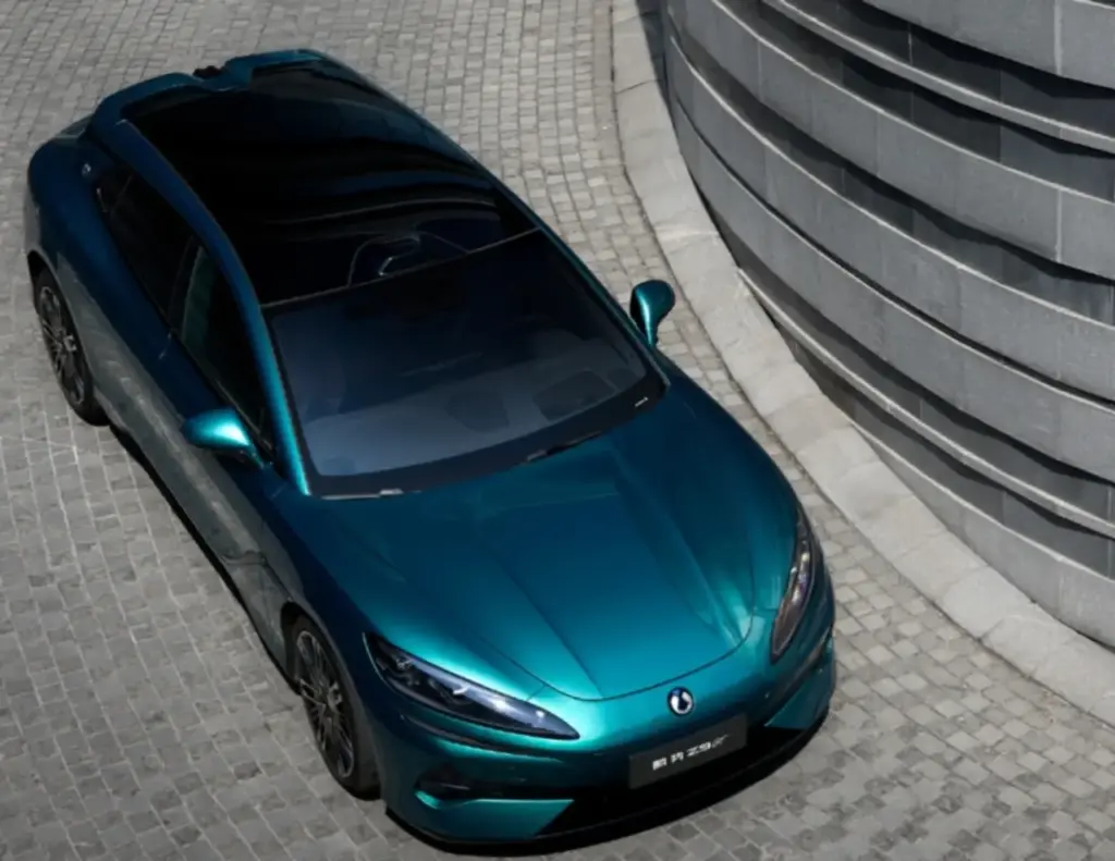 BYD Perkenalkan Denza Z9 GT Wagon, Mobil Hybrid dengan Tiga Motor Listrik 1.140 HP