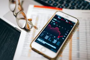 IHSG Ambruk 4,88% di Awal Pekan, Semua Sektor Tertekan pada Perdagangan Senin