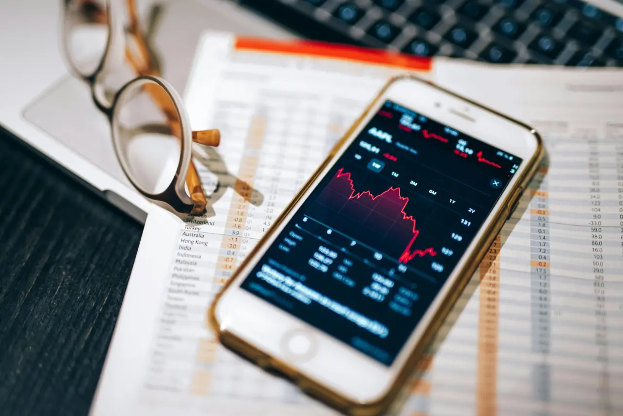 IHSG Ambruk 4,88% di Awal Pekan, Semua Sektor Tertekan pada Perdagangan Senin