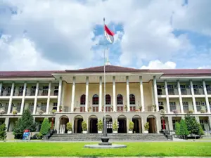 Jelang SNBP 2026, Cek Besaran UKT di UI, UGM, ITB, IPB, dan Unair
