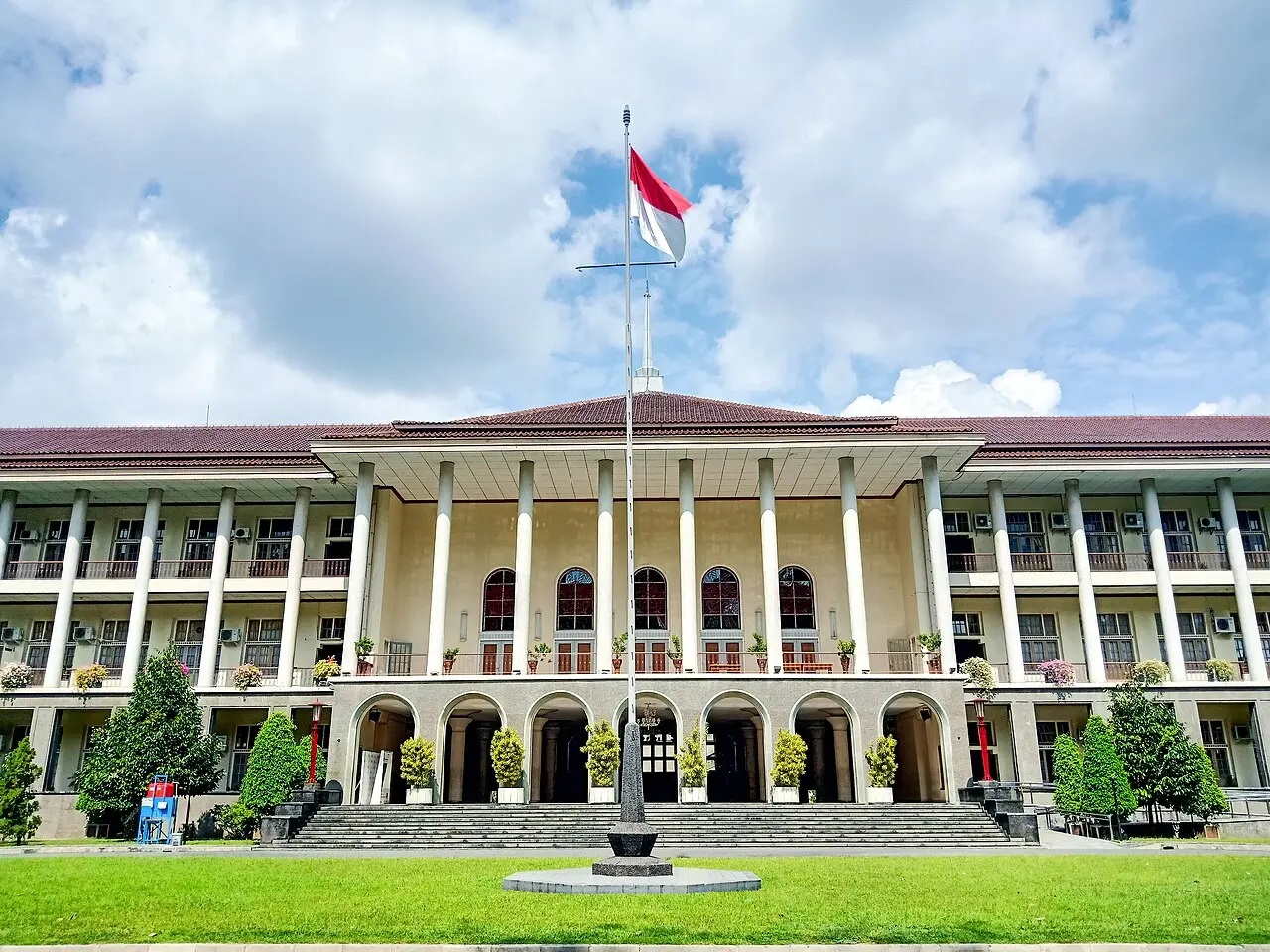 Jelang SNBP 2026, Cek Kisaran UKT di UI, UGM, ITB, IPB, dan Unair