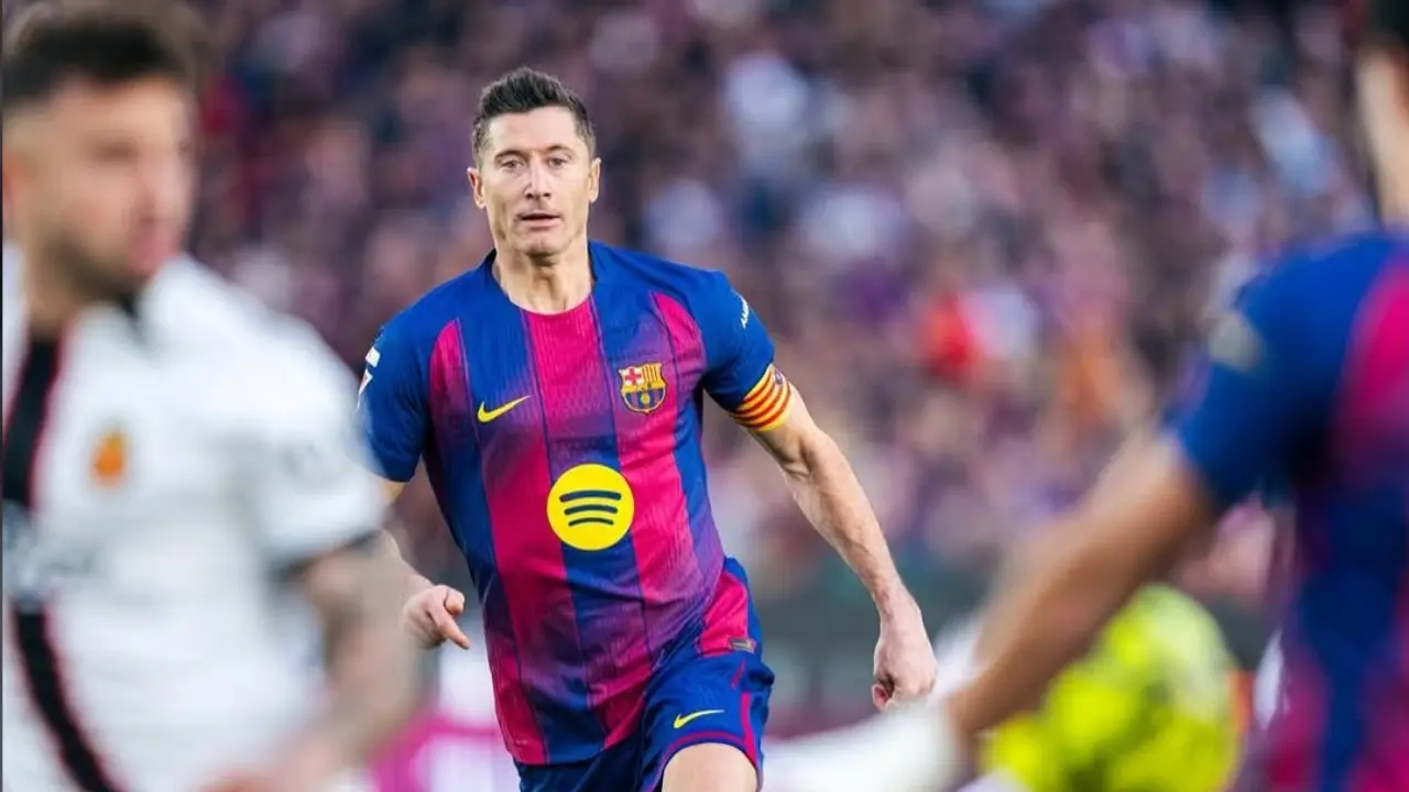 Barcelona Pertimbangkan Opsi Perpanjang Kontrak Robert Lewandowski
