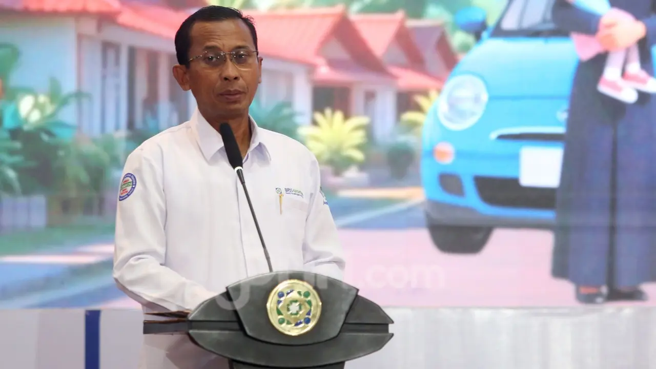 Direktur Utama Bpjs Kesehatan Prihati Pujowaskito Pada Konferensi Pers Pelayanan Bpjs Kesehatan Saat Libur Lebaran Di Kantor Pusat Bpjs Kesehatan