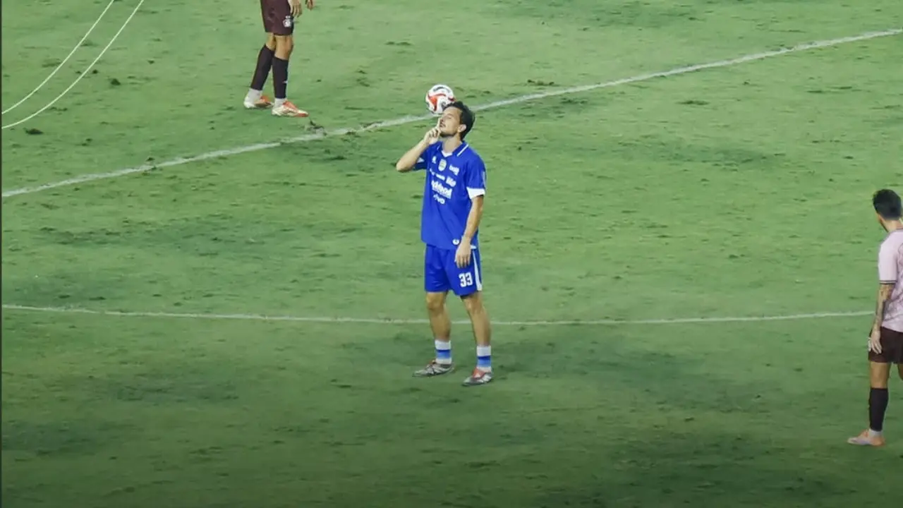 Hasil Sementara Persib Bandung Vs Persik Kediri 2 0 Sepasang Penalti Bawa Tuan Rumah Unggul Di Paruh Pertama