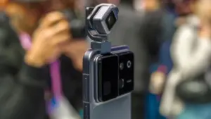 Honor ROBOT PHONE Unjuk Gigi di MWC 2026, Kamera Gimbal Berputarnya Jadi Sorotan