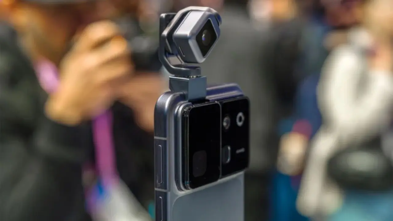 Honor Robot Phone Unjuk Gigi Di Mwc 2026 Kamera Gimbal Berputarnya Jadi Sorotan