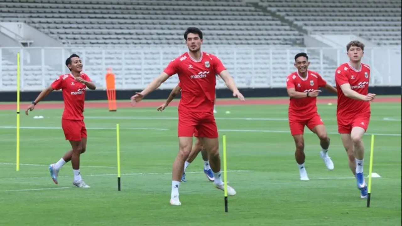 Latihan Perdana Timnas Indonesia Baru Diikuti 15 Pemain Yang Hadir Termasuk Elkan Baggott