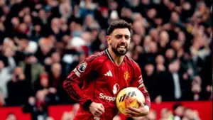 Lee Sharpe Sebut Manchester United Berpeluang Jual Bruno Fernandes pada Bursa Musim Panas
