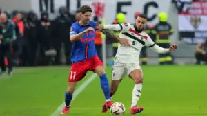 Noussair Mazraoui Ungkap Peran Vital Jonathan Woodgate dan Jonny Evans di Manchester United