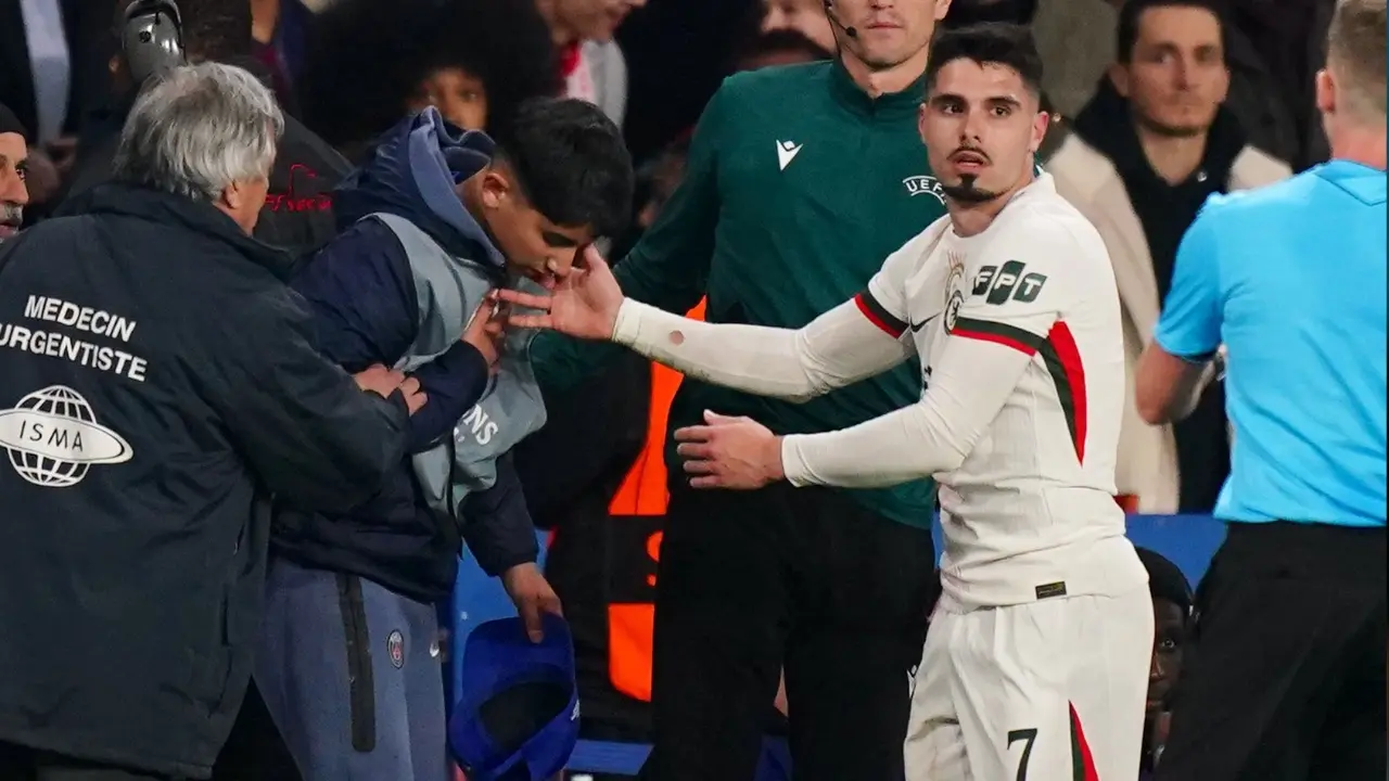 Pemain Chelsea Pedro Neto Terancam Sanksi Uefa Usai Insiden Dorong Ball Boy