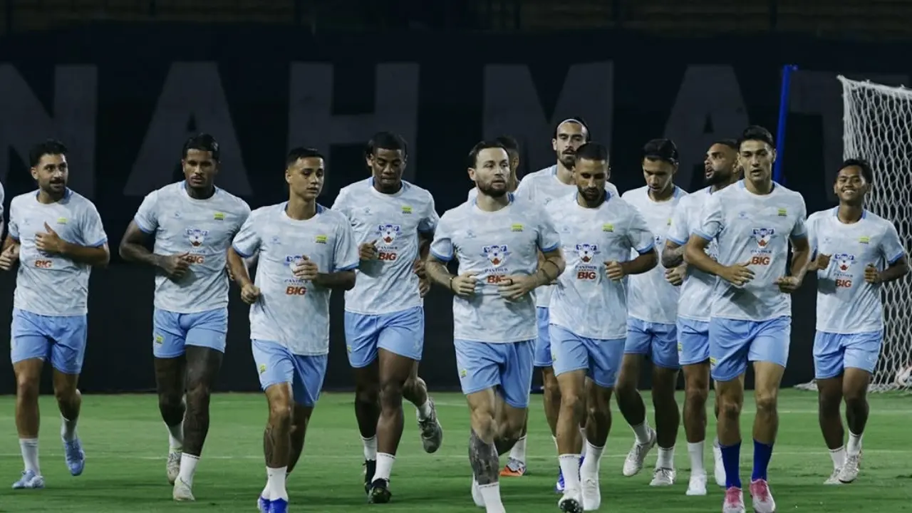 Persib Siap Hadapi Persik Bojan Hodak Ungkap Skuad Sangat Bahagia Dan Prima