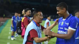Umuh Muchtar Ingatkan Pemain Persib Bandung Agar Tidak Anggap Remeh Persebaya Surabaya
