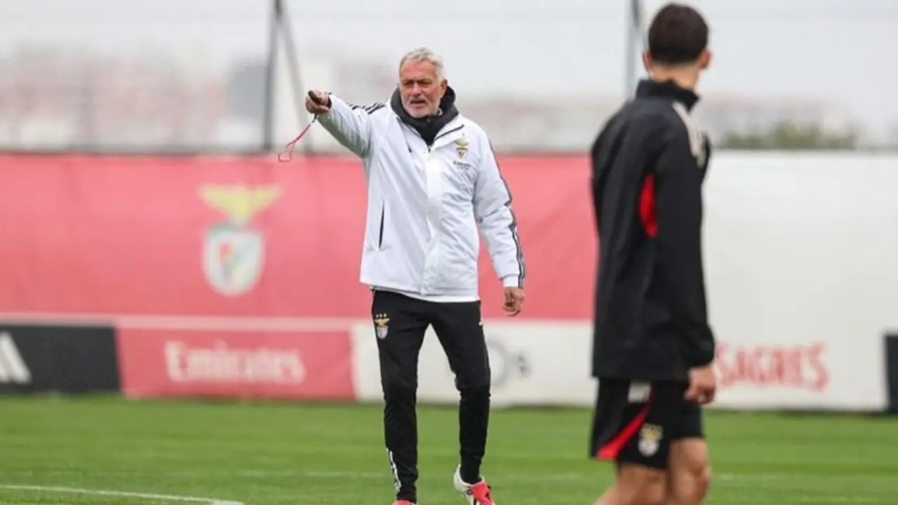 Jose Mourinho Bersiap Meninggalkan Benfica Akhir Musim Ini