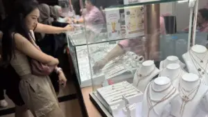 Update Harga Emas Perhiasan: Naik Di Beberapa Pedagang, HRTA Turun