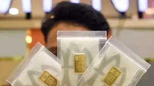 Harga Emas Antam Anjlok Rp30.000, Buyback Turun Rp39.000